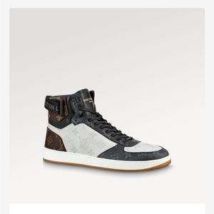 Brand new never wore them order wrong size by mistake